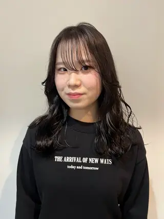 セミロング 東村 桃花のヘアスタイル