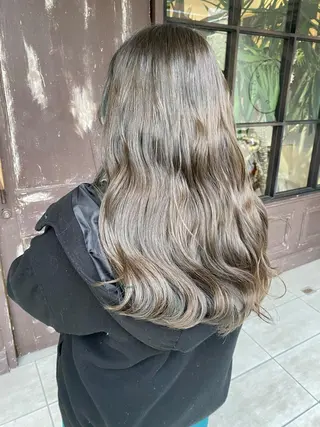 ロング カラー 川越 輝梨奈のヘアスタイル