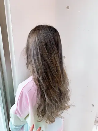 ロング カラー パーマ 白髪ぼかしハイライト 柳川拓哉のヘアスタイル