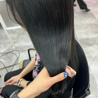 ミディアム 岸下 理緒のヘアスタイル