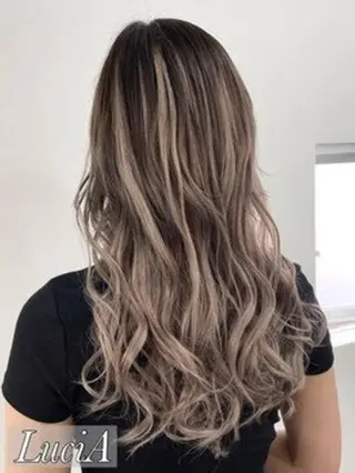 カラー ヘアアレンジ ロング LuciA RIANAのヘアスタイル