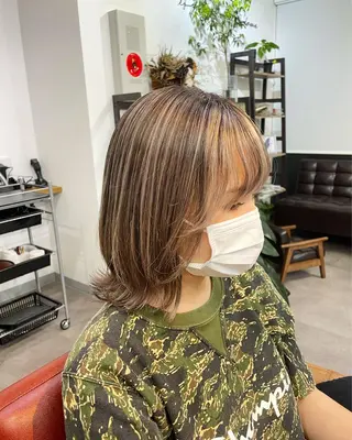 ショート カラー monami 山本華菜のヘアスタイル