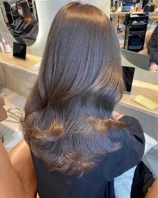 ロング カラー SOYON栄所属・井上 なぎとのヘアスタイル