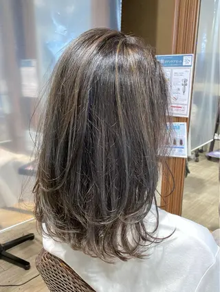 ミディアム カラー KIZU 髪質改善 怪談を語る美容師のヘアスタイル