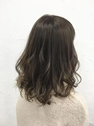 ミディアム カラー ヘアアレンジ 大人垢抜け ダブルカラー【上野】のヘアスタイル