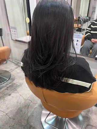 ロング 岩井 愛生のヘアスタイル