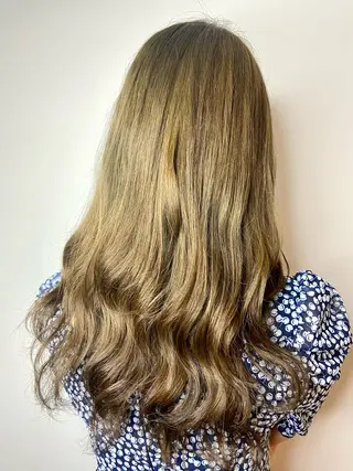 ロング ayumi🦖/ ブリーチカラーのヘアスタイル