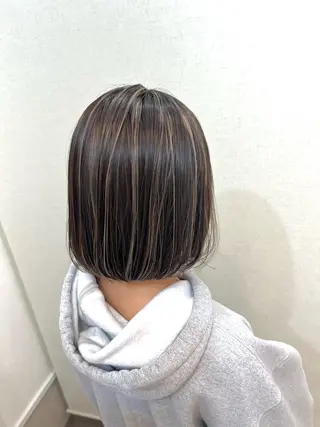 ミディアム カラー 伊藤 由妃乃のヘアスタイル