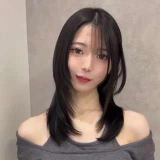 ミディアム ハッシュカット🖤 レイヤー/透けカラーのヘアスタイル