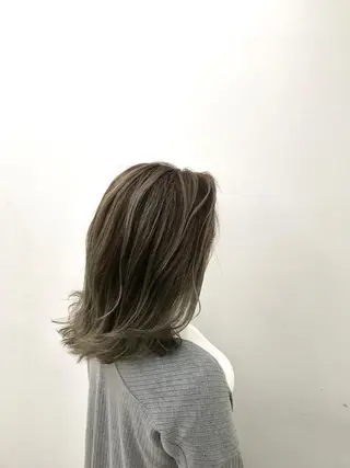 ミディアム カラー ブリーチカラー/ 岩破瑞希のヘアスタイル
