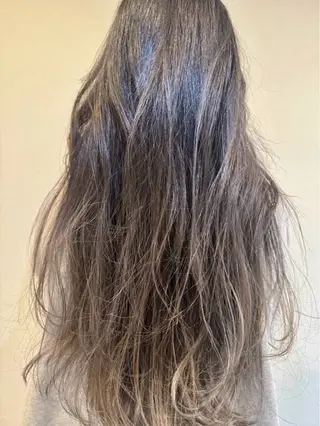 ロング カラー ヘアーズクレッセント所属・木村 まおのヘアスタイル