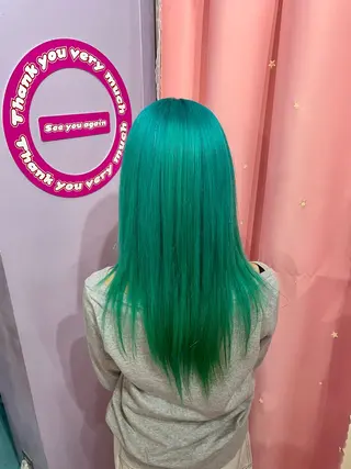 セミロング カラー 👽KINA👽 派手髪🦖💖✨のヘアスタイル