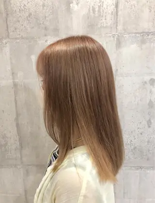 セミロング カラー レイヤー/韓国 ハイトーン興津史弥のヘアスタイル