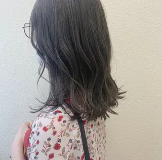 ミディアム カラー iLi所属・iLi 《イリ》のヘアスタイル