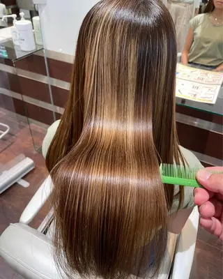 ロング 白髪ぼかしハイライト めさきすずなのヘアスタイル