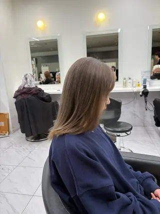 カラー ベージュ／ブラウン/ ナチュラルレイヤーのヘアスタイル