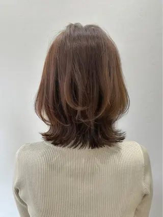 ミディアム 本田 奈穂美のヘアスタイル