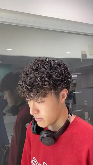 ショート パーマ ヘアアレンジ メンズ 艶カラー の達人のヘアスタイル