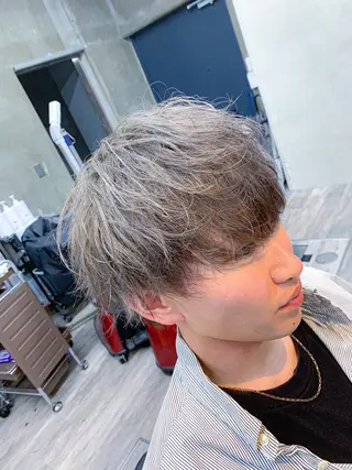 ショート カラー メンズ 尾﨑 純也のヘアスタイル