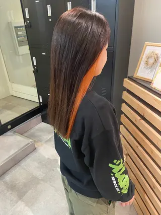 ミディアム カラー AILEE所属・ウルフカット レイヤーカット上柿のヘアスタイル