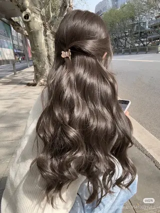 ロング カラー 透明感カラー グレージュ/あいのヘアスタイル