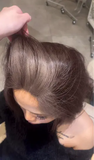 ミディアム 名嘉 穂乃花のヘアスタイル