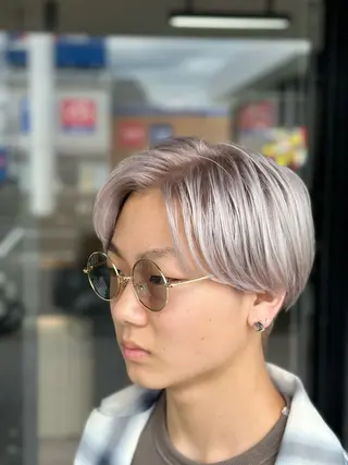 カラー メンズ arika オケシ　リョウダイのヘアスタイル