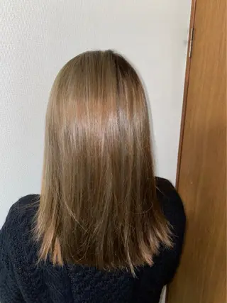 セミロング カラー デザインカラー🏝️ 須賀汐音のヘアスタイル