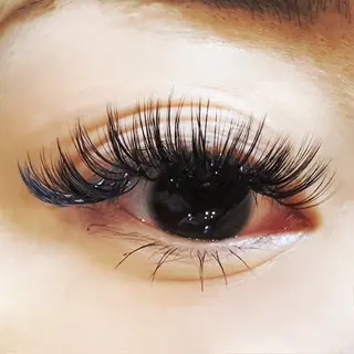 マツエク・マツパ ノーファンデの樹所属・宇治 名帆子のマツエク・マツパデザイン