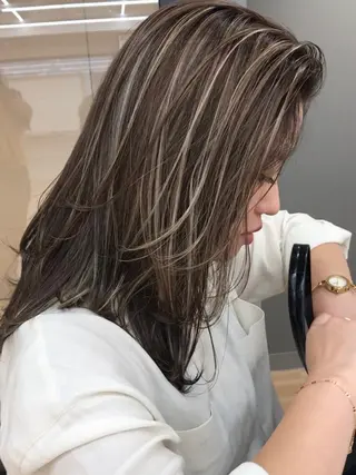 ミディアム カラー レイヤーカット 早崎太生のヘアスタイル