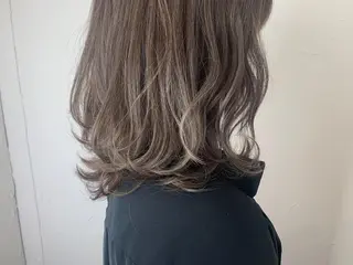 ミディアム カラー ALO art hair所属・  AYARIのヘアスタイル