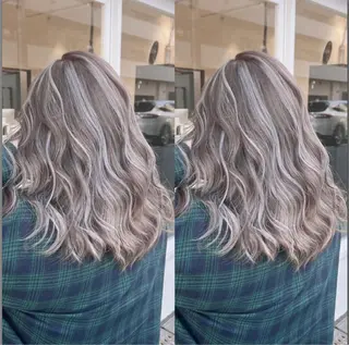 ロング カラー オフホワイトアンドなんば所属・福西 洋斗のヘアスタイル