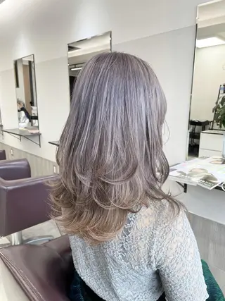 カラー AIRI layer cut hairのヘアスタイル