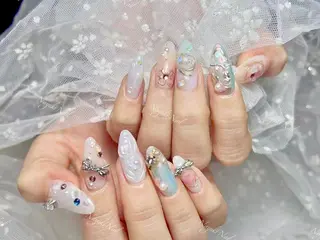 ネイル 🦋 Queenieのネイルデザイン