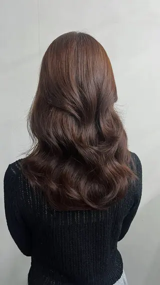 セミロング カケヒ セナのヘアスタイル