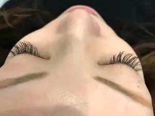 マツエク・マツパ 保子 祐里香のヘアスタイル