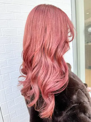 ロング カラー 秋葉原オタク向け美容室OFF-KAi!!所属・渡部凌我 小顔ウルフ ハイトーンカラーのヘアスタイル