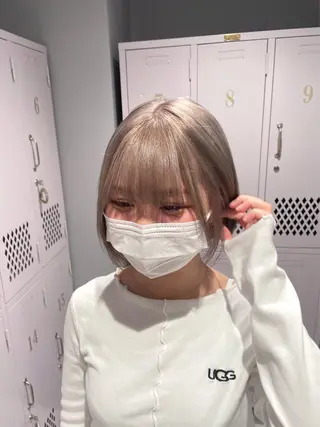ショート カラー 菜々🫧新宿 透明感ケアブリーチのヘアスタイル