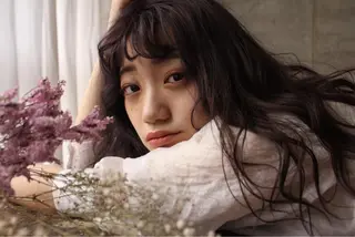 ロング カラー 岡村 玲奈のヘアスタイル