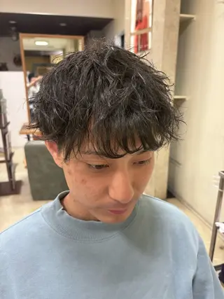 パーマ メンズ 会社で浮かない ビジネスヘア/心斎橋のヘアスタイル