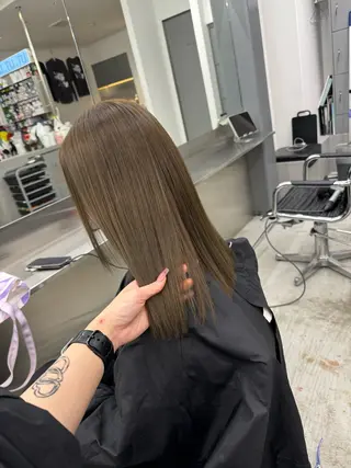 セミロング 髪質改善🫧透明感 🤍Kurahaのヘアスタイル