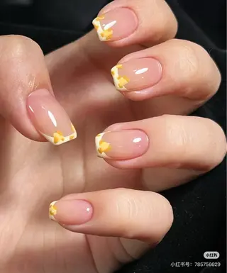 ネイル 高木 維麗絲のネイルデザイン