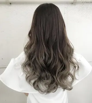 ロング カラー オフホワイトアンドなんば所属・福西 洋斗のヘアスタイル