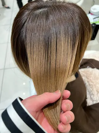 ミディアム ☃️顔周りレイヤー グレージュSHUTOのヘアスタイル