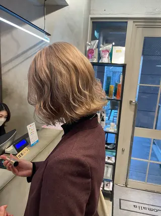 ショート カラー ミルクティー× グレージュMOMOのヘアスタイル