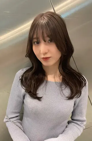 カラー AIRI layer cut hairのヘアスタイル