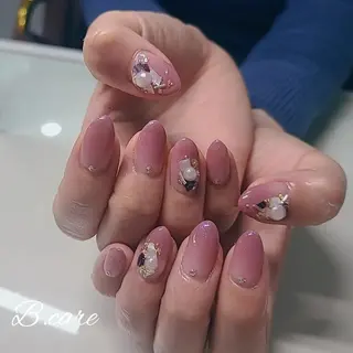 ネイル ビーケア自由が丘所属・えみ えみのネイルデザイン