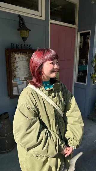 ショート カラー BRITS 渡辺 菜々子のヘアスタイル