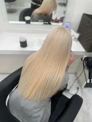 カラー ハイトーン🤍ブロン ド🤍MISAKIのヘアスタイル