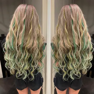 セミロング カラー ヘアアレンジ 🔥ハイトーンカラー ギャルNAOKI🔥のヘアスタイル